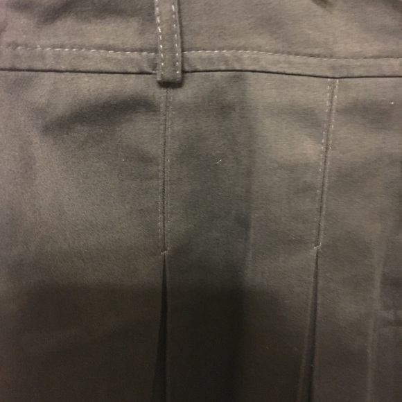 Black skater pleaded skirt - Picture 6 of 8